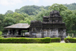 Mahadeva Temple, Tambdi Surla